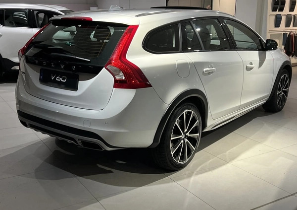Volvo V60 cena 110000 przebieg: 146000, rok produkcji 2018 z Międzyrzec Podlaski małe 121
